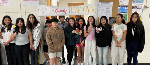 picture of WMS AVID students at Thanksgiving celebration