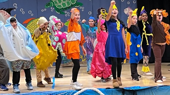 New Lebanon students acting in Finding Nemo Kids play